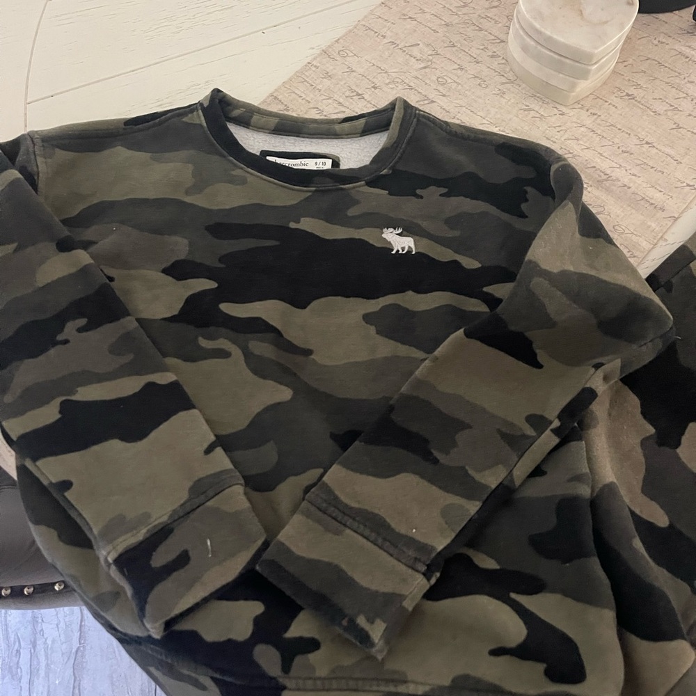 Abercrombie kids camo sweatsuit. 9/10 - Picture 2 of 3